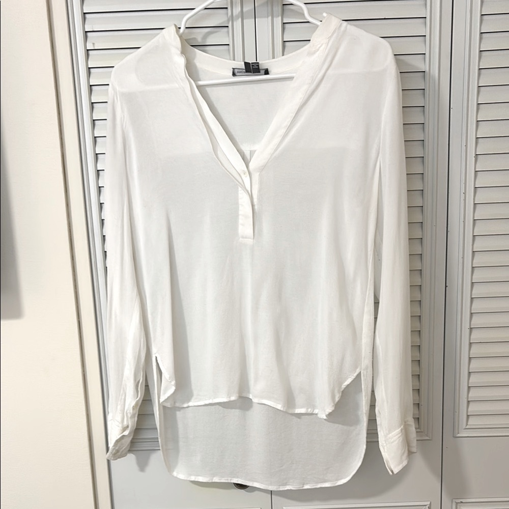 2/$20! VINCE long sleeve white/cream colored cotton blouse. Size 6